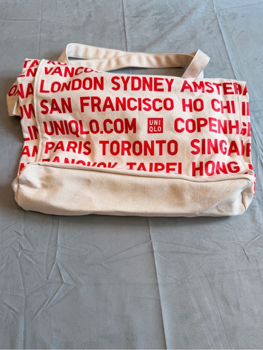 Brand New UNIQLO Red Text Canvas Tote Bag - Picture 3 of 5
